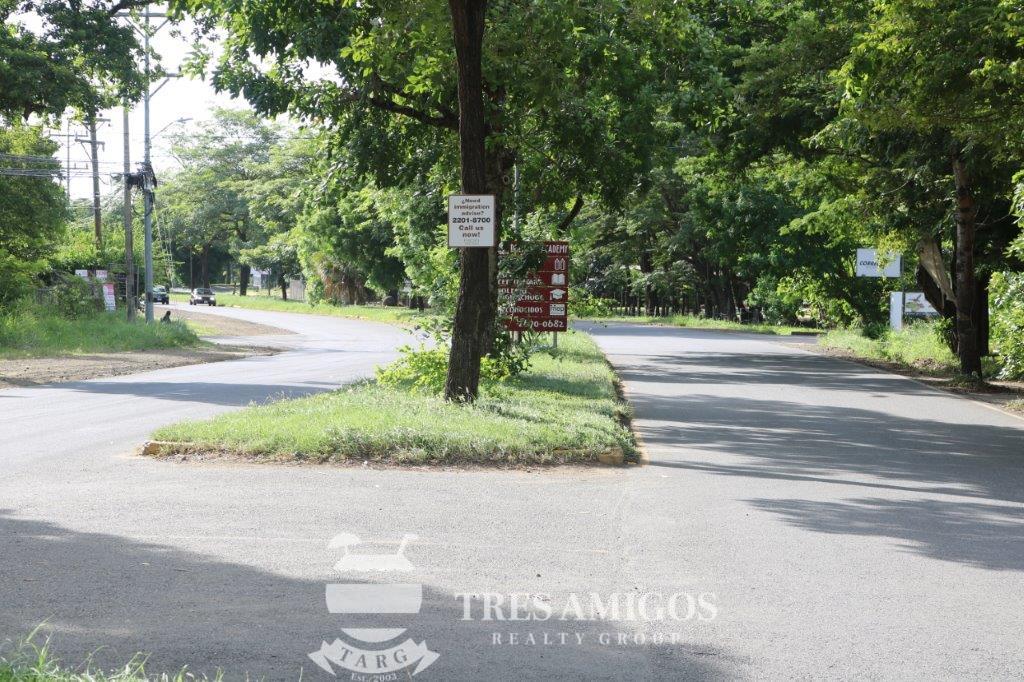 586.75 sq. meters lot with frontage on 3 roads