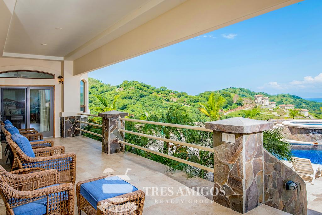 Covered terrace with mountain and ocean view 